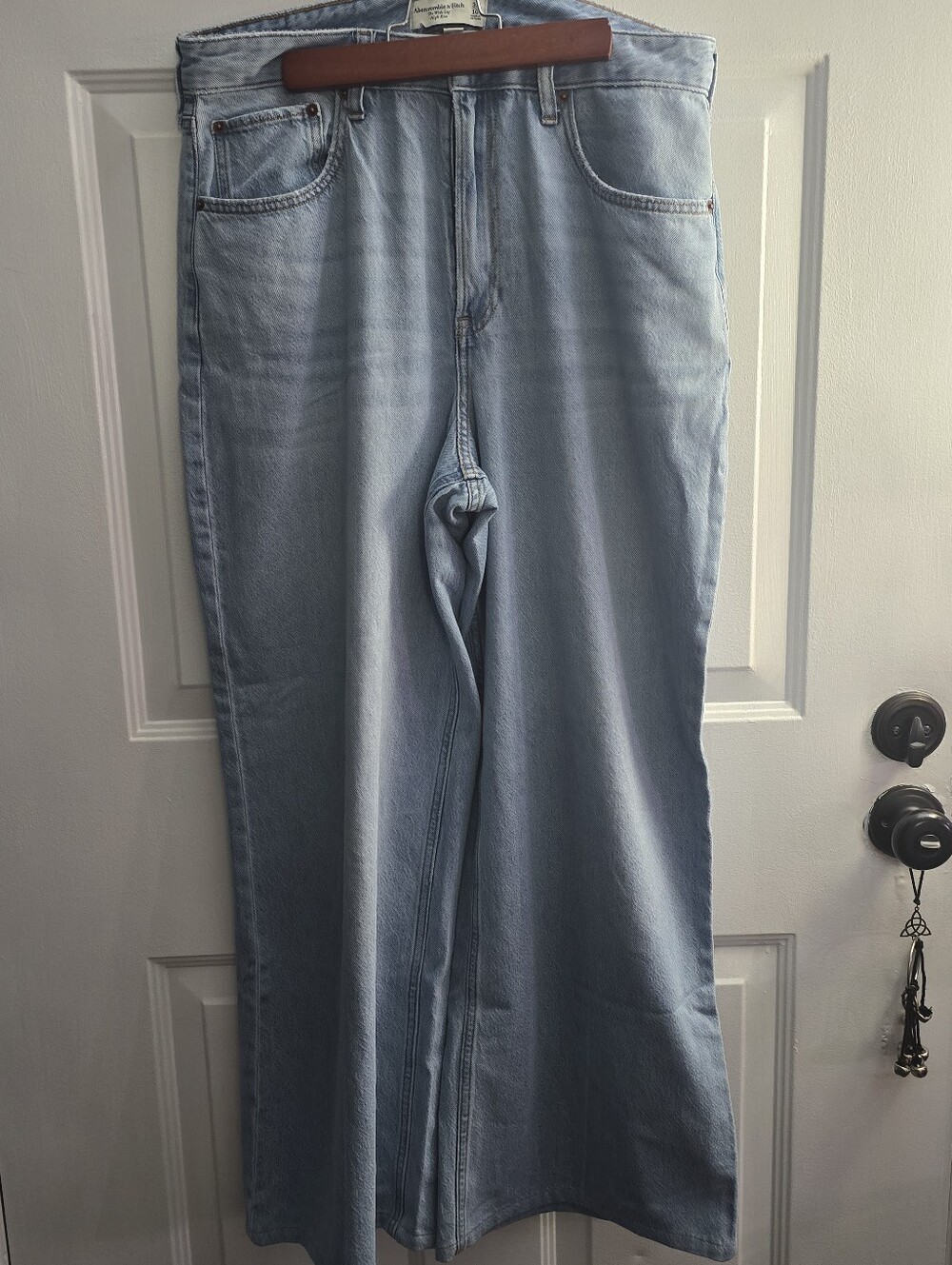 Abercrombie & Fitch Curve Love High Rise Wide Leg Jean Size 30/10 - Picture 3 of 5